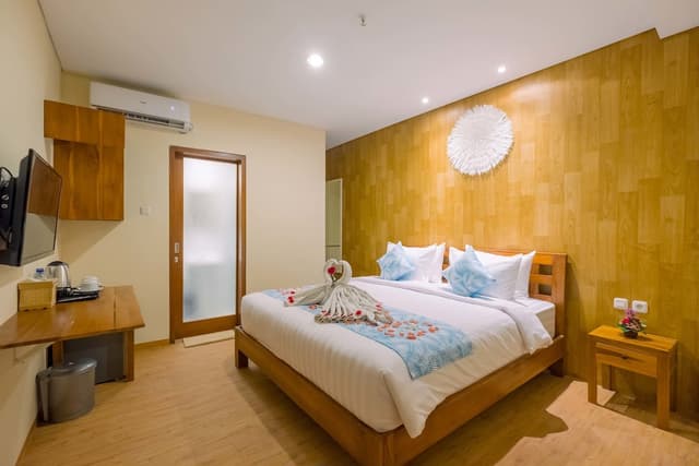 Family Room, 1 King Bed, Pool Access