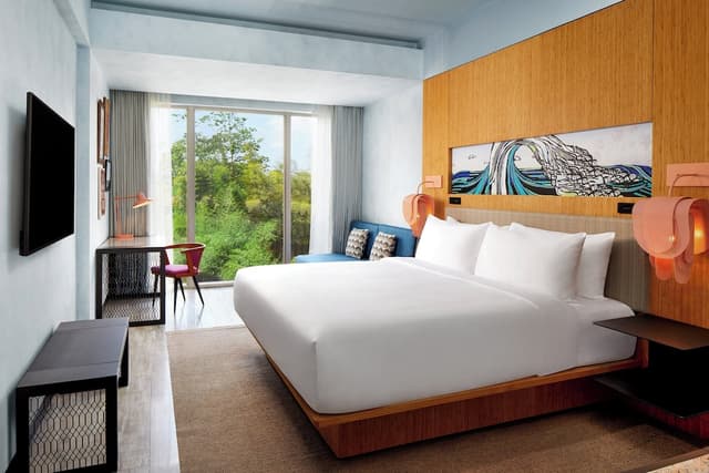 1 King Bed, Aloft Large Guest Room