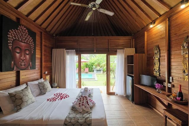 Deluxe Room, Pool View