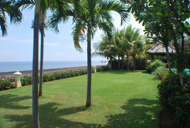 Villa - Beach Front