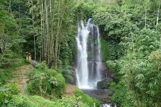 Munduk Waterfalls Trekking Tour