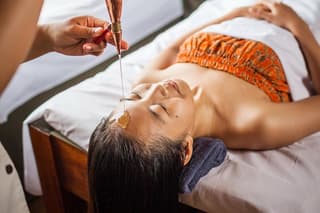 Shirodhara – 90min Ayurvedic Flow