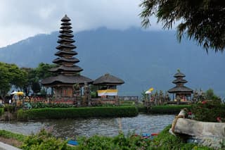 Ulun Danu Bratan Temple with Tanah Lot Sunset