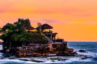 Bali Temple and Traditional Fruit Market Tour