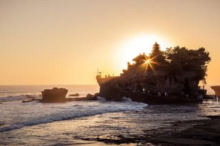 Famous Temples Tour with Tanah Lot Sunset