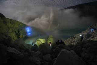 Ijen Crater Tour From Bali 1 Day