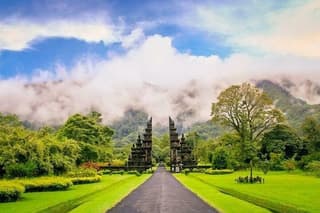 Bali Beratan Lakeside Eco Walking with Authentic Lunch