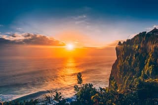 Uluwatu Temple, Kecak Dance and Jimbaran Seafood Dinner Tour