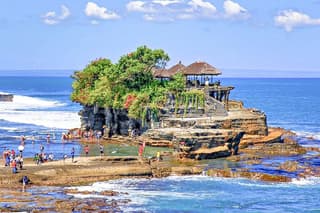 Full Day Tour of Tanah Lot Temple and Twin Lake Bali Tours