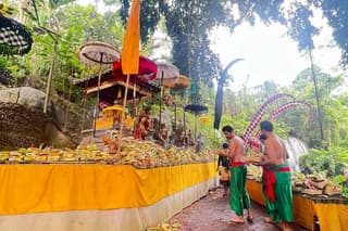 Private Tour at Griya Beji Waterfall with Holy Bath