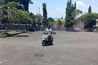 Scooter Lesson in Ubud