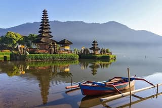 Bali Ulun Danu Lake Beratan with UNESCO Jatiluwih and Waterfall