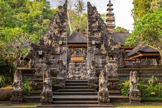 Ubud Story Walking Tour (Spanish, Japanese, English Guide)