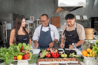 Nusa Dua Luxury Cooking Class with Market Trip and Pool Access