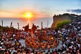 Private ULUWATU Sunset Highlight And Dinner All Inclusive