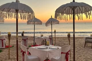 Jimbaran Romantic Candlelight Dinner by the Beach
