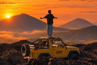 Sunrise at Mount Batur in 4x4 Jeep with French-speaking Guide