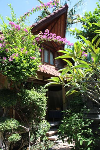 Blue Star Bungalows & Cafe