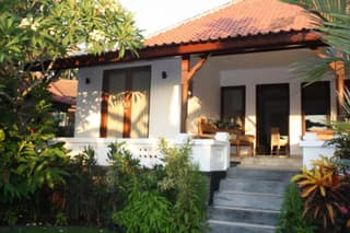 Villa Jasri Point - Beachfront Villa close to surf