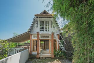 Villa Dinding Batu