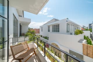 Casa Embra - Chic & Tropical 4-Bedroom Villa in Central Berawa