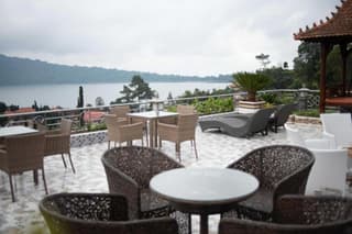 hotel de danau lake view