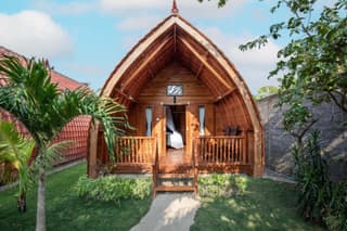Made Taro - Menjangan Homestay