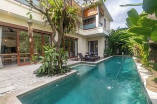 Villa Tepi Sungai